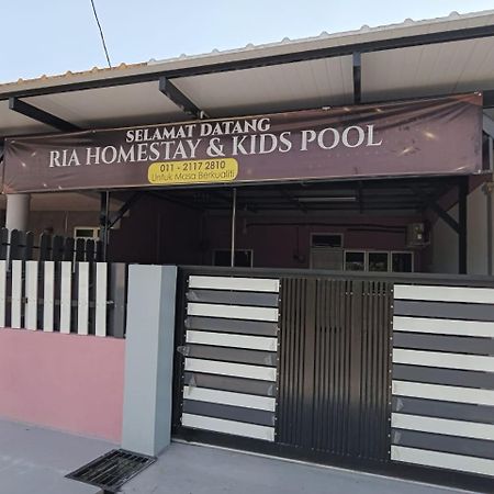 Ria Homestay & Kolam Алор-Стар Екстер'єр фото